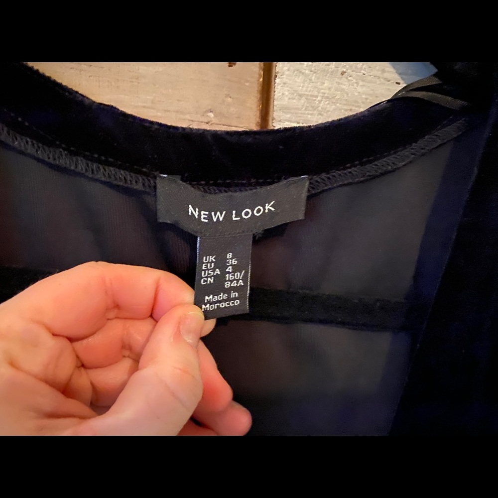 New Look Black Velvet V-Neck Mini-Dress - Picture 5 of 11